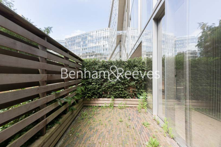 Studio flat to rent in Dawson House, Circus Road West, SW11-image 15