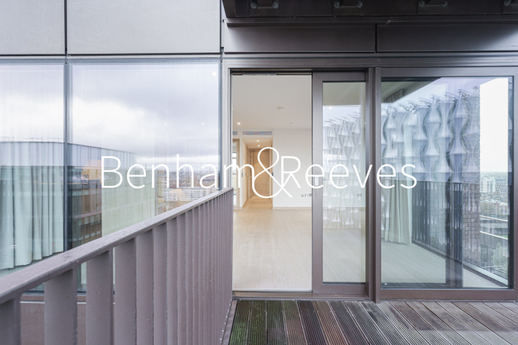 2  bedrooms flat to rent in Legacy Building, Viaduct Gardens, SW11-image 17