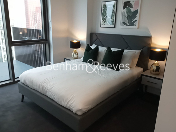 2  bedrooms flat to rent in Viaduct Gardens, Nine Elms, SW11-image 3