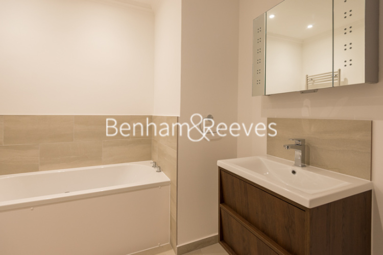 4 bedrooms flat to rent in East Heath Road, Hampstead, NW3-image 8