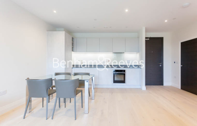 1 bedroom flat to rent in Royal Engineers Way, Mill Hill, NW7-image 2