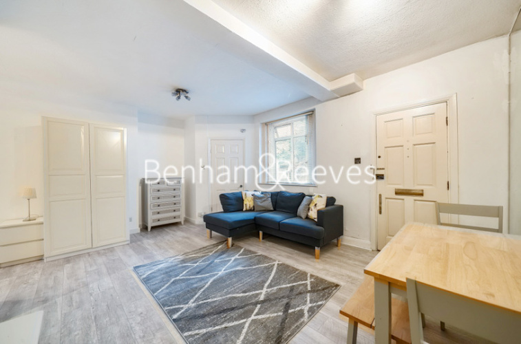 Studio flat to rent in Greencroft Gardens, Hampstead, NW6-image 1