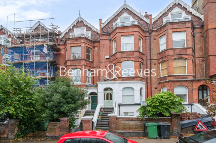 Studio flat to rent in Greencroft Gardens, Hampstead, NW6-image 6