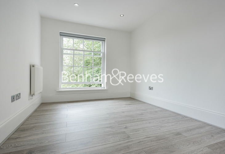 2 bedrooms flat to rent in Royal Drive, Friern Barnet, N11-image 8