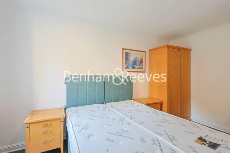 3 bedrooms flat to rent in Regents Plaza Apartments, Greville Road, NW6-image 9