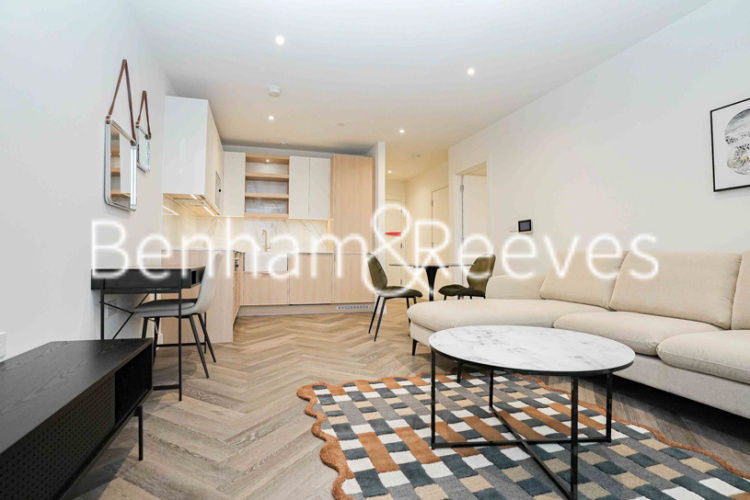 1 bedroom flat to rent in Henshaw Parade, Hampstead, NW9-image 1