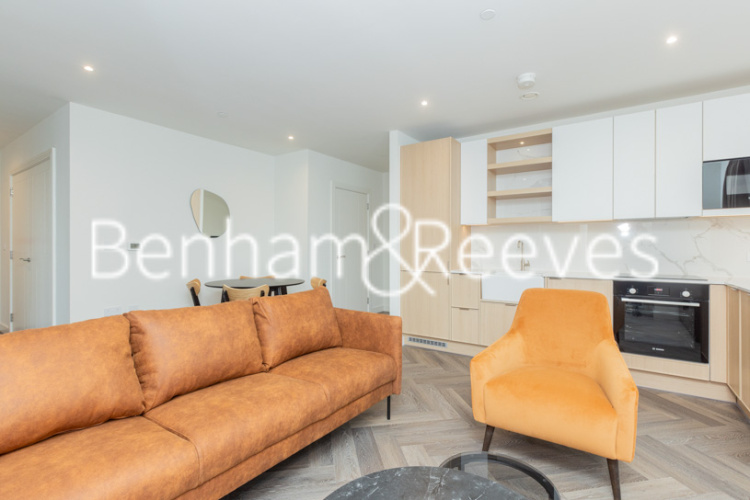 1 bedroom flat to rent in The Hyde, West Hendon, NW9-image 1