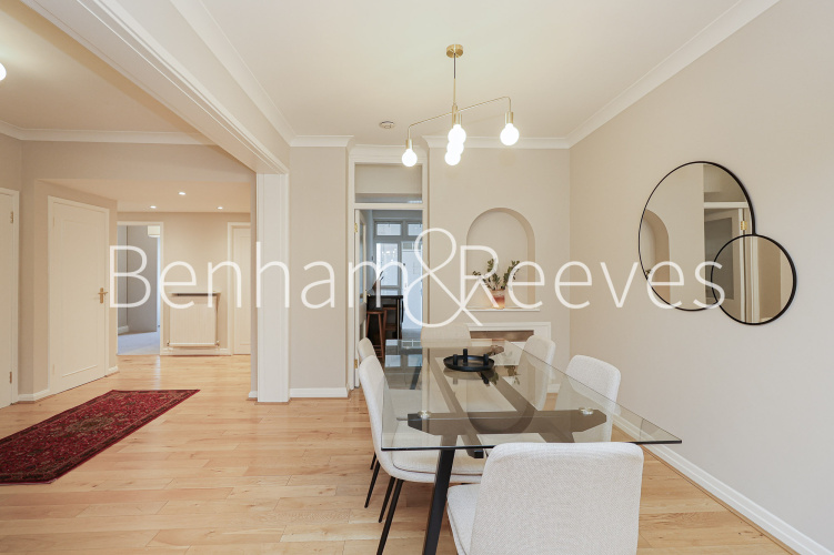 3 bedrooms flat to rent in Montrose Court, Princes Gate, SW7-image 10