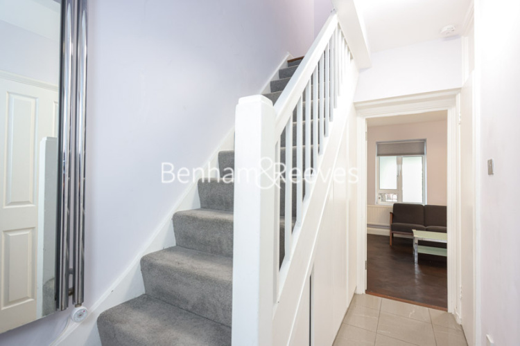 3 bedrooms flat to rent in Chelsea Manor Court, Chelsea, SW3-image 25