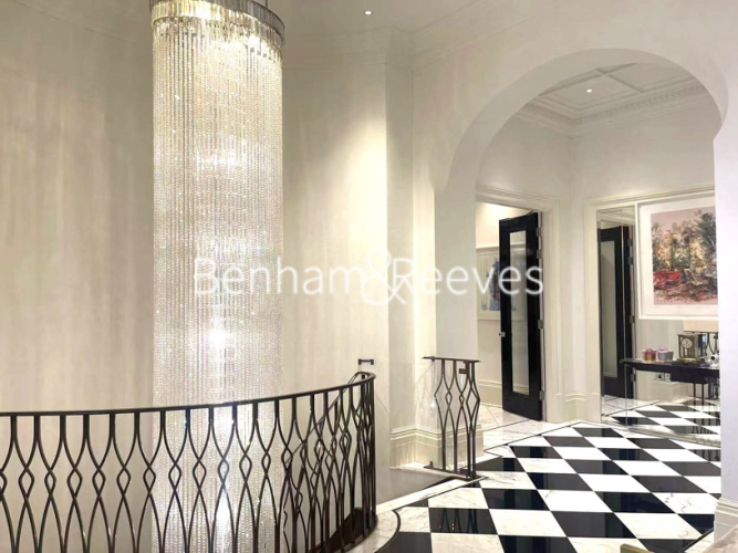 4 bedrooms flat to rent in Pont Street, Knightsbridge, SW1X-image 2