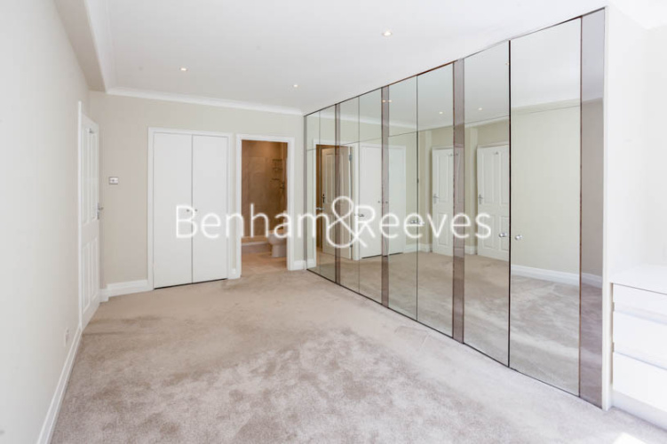 3 bedrooms flat to rent in Princes Gate Mews, South Kensington, SW7-image 10