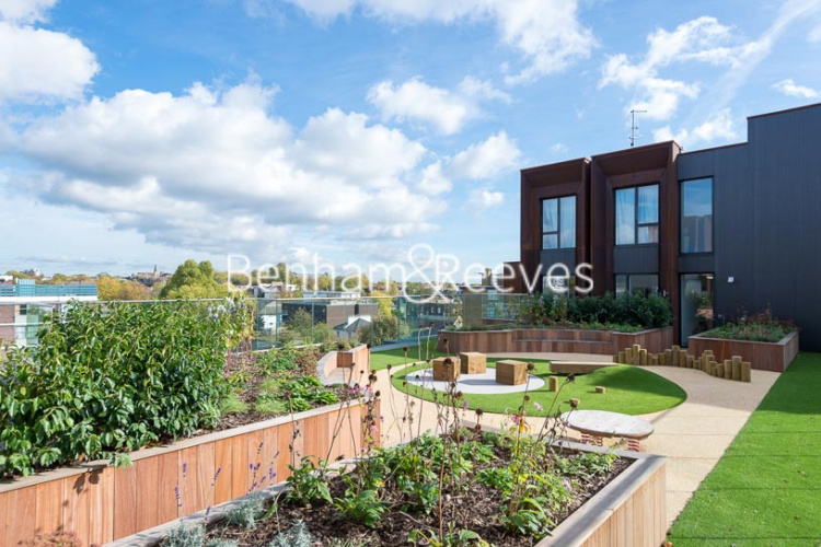 3 bedrooms flat to rent in St. Pancras Way, Camden, NW1-image 3