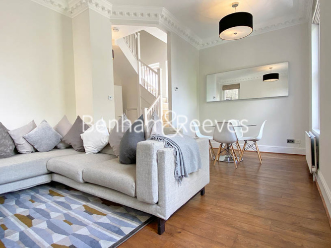 2 bedrooms flat to rent in Courtfield Road, South Kensington, SW7-image 1