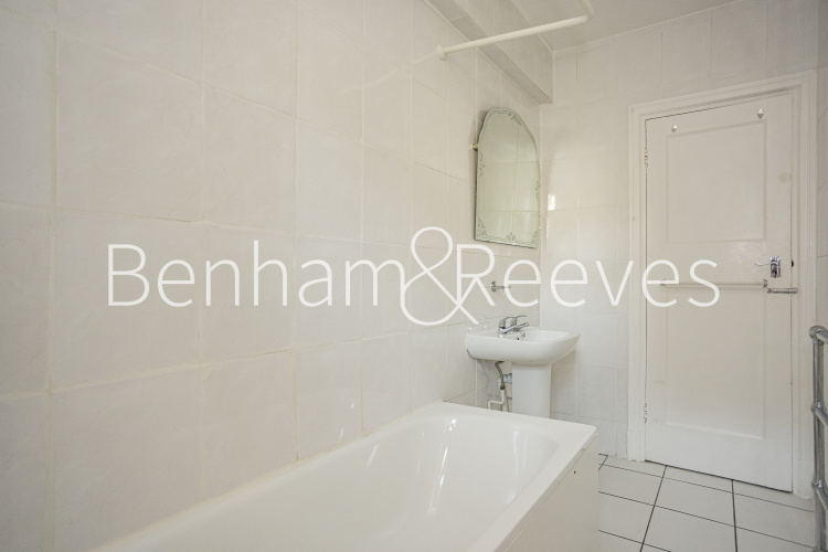 3 bedrooms flat to rent in Redcliffe Close, Kensington, SW5-image 9