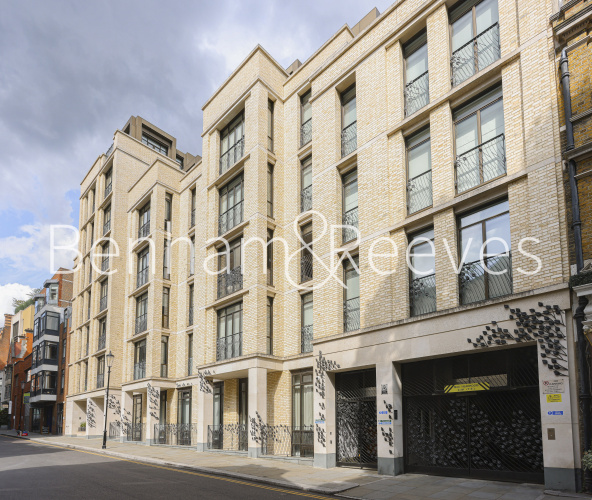 Studio flat to rent in Young Street, Kensington, W8-image 4