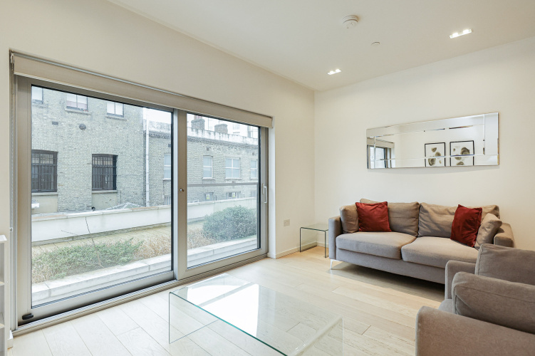 1 bedroom flat to rent in Bolander Grove, Hammersmith, SW6-image 1