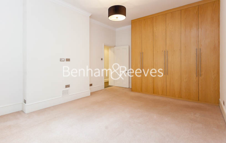 3 bedrooms flat to rent in Kensington Court Mansions, Kensington, W8-image 16