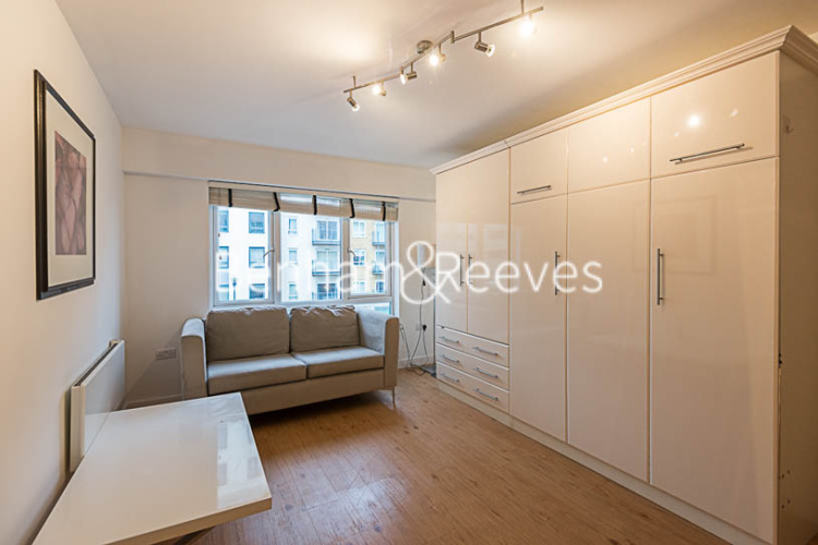 Studio flat to rent in Heritage Avenue, Colindale, NW9-image 1