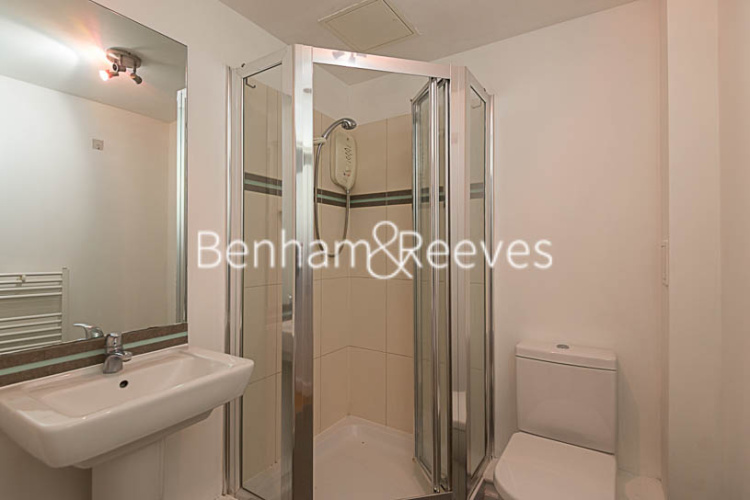 Studio flat to rent in Heritage Avenue, Colindale, NW9-image 3