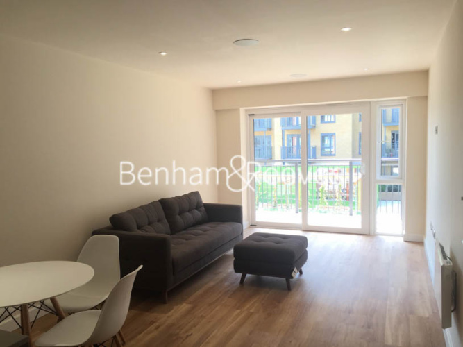 1 bedroom flat to rent in Boulevard Drive, Colindale, NW9-image 1