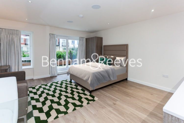 Studio flat to rent in Beaufort Square, Colindale, NW9-image 3