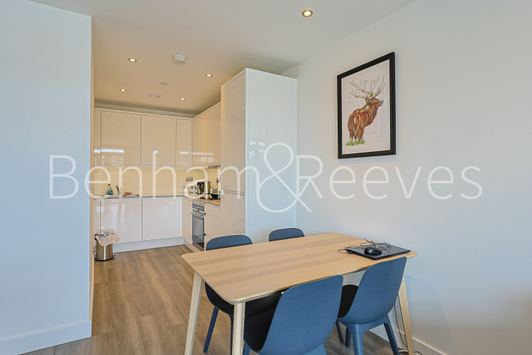 2 bedrooms flat to rent in Colindale Gardens, Beaufort Park, NW9-image 3