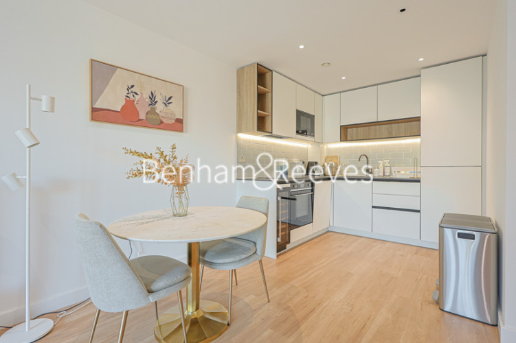 2 bedrooms flat to rent in Beaufort Square, Beaufort Park, NW9-image 2