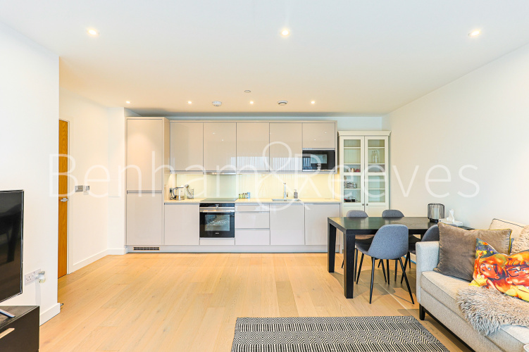 1  bedroom flat to rent in Quassia House, Thonrey Close , NW9-image 4