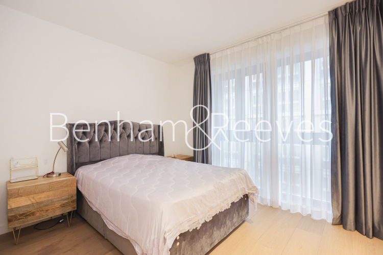 2 bedrooms flat to rent in Lincoln Square, Portugal Street, WC2A-image 4