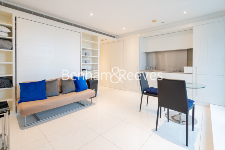 Studio flat to rent in Pan Peninsula Square, Canary Wharf, E14-image 2