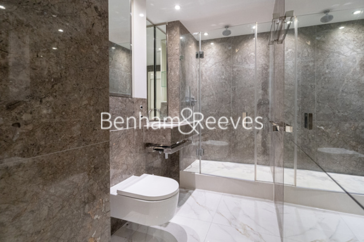 Studio flat to rent in Pan Peninsula Square, Canary Wharf, E14-image 3