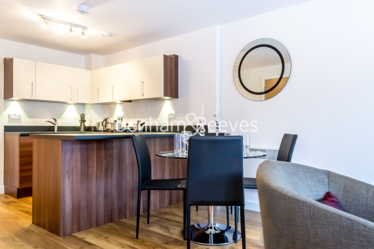 1 bedroom flat to rent in Park Lodge Avenue, West Drayton, UB7-image 2