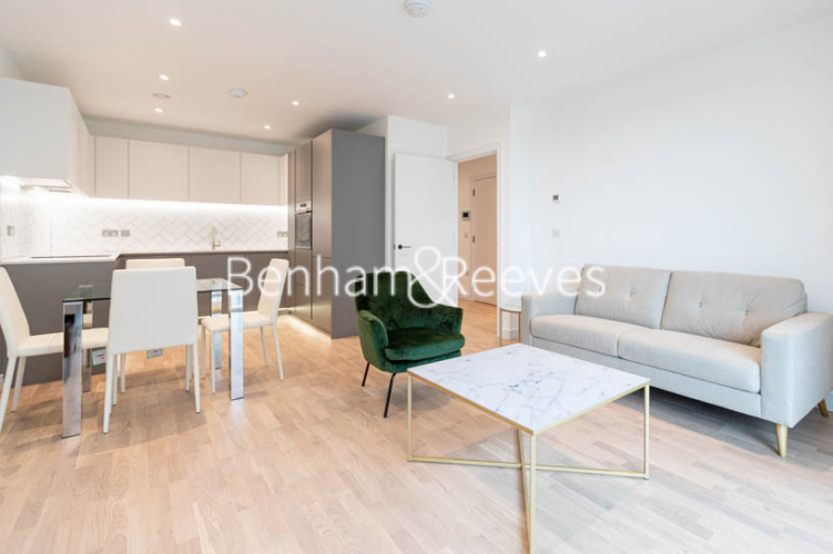 1 bedroom flat to rent in Greenleaf Walk, Southall, UB1-image 1