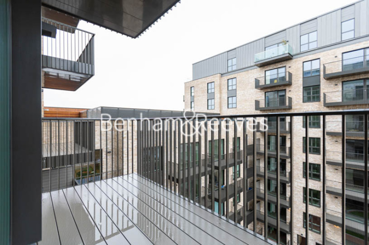 1 bedroom flat to rent in Greenleaf Walk, Southall, UB1-image 6