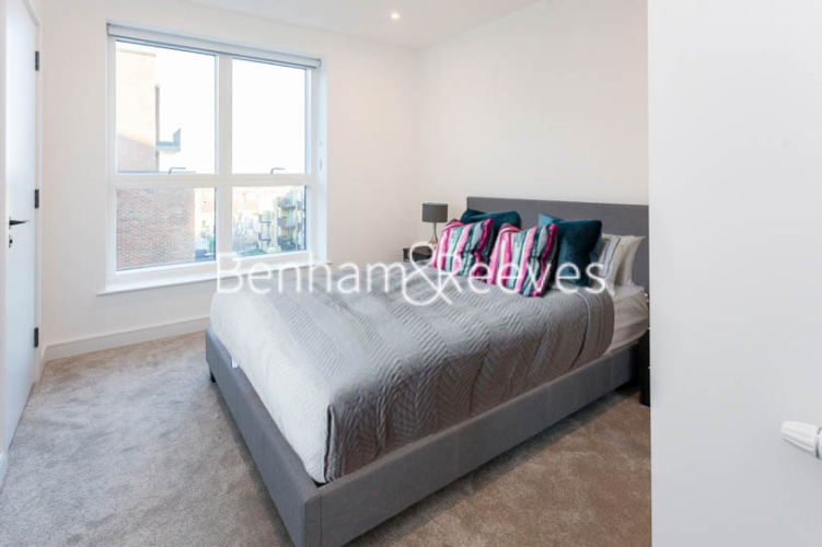 2 bedrooms flat to rent in Accolade Avenue, Southall, UB1-image 4