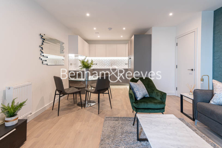 1 bedroom flat to rent in Greenleaf Walk, Southall, UB1-image 8