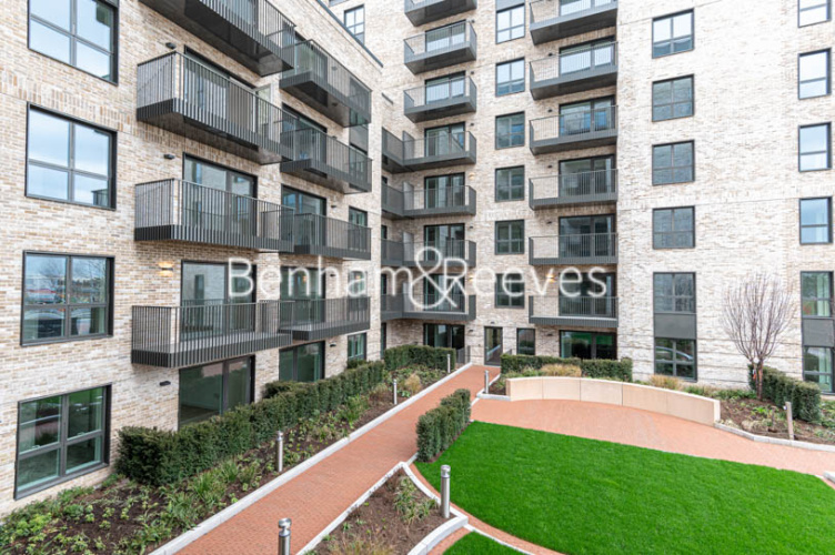 1 bedroom flat to rent in Greenleaf Walk, Southall, UB1-image 12