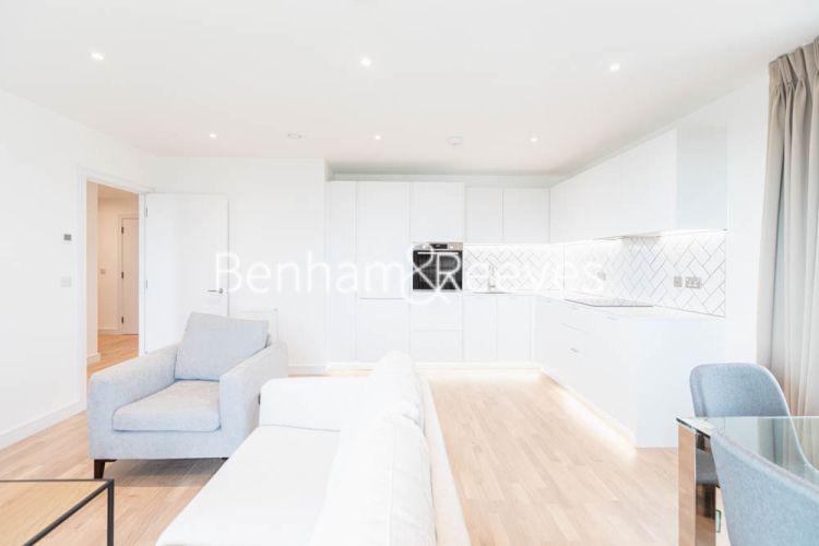 2 bedrooms flat to rent in Greenleaf Walk, Southall, UB1-image 2