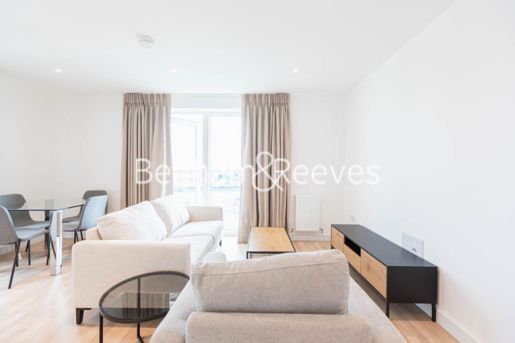 2 bedrooms flat to rent in Greenleaf Walk, Southall, UB1-image 6