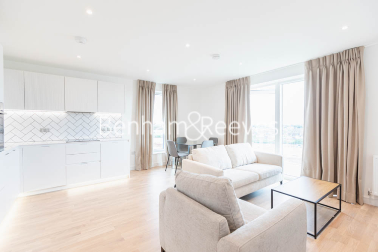 2 bedrooms flat to rent in Greenleaf Walk, Southall, UB1-image 7