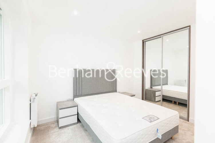 1 bedroom flat to rent in Greenleaf Walk, Southall, UB1-image 9