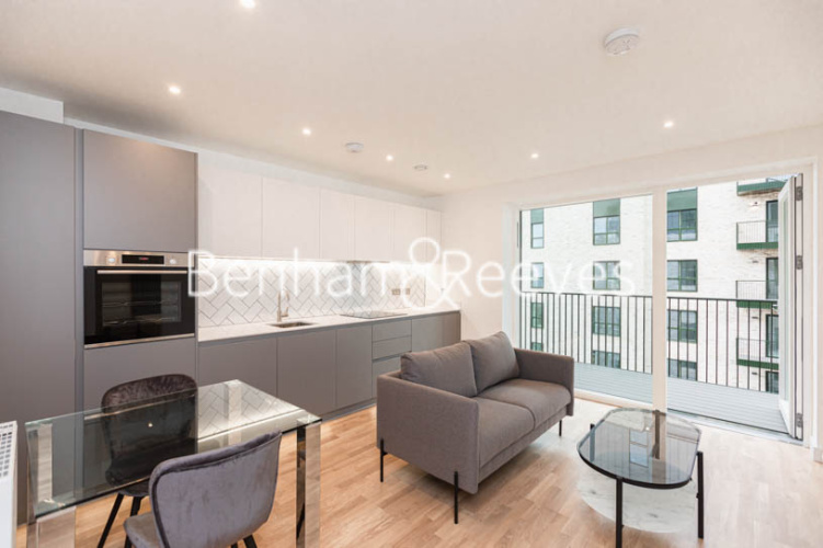 1 bedroom flat to rent in Greenleaf Walk, Southall, UB1-image 14