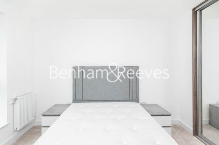 1 bedroom flat to rent in Greenleaf Walk, Southall, UB1-image 15