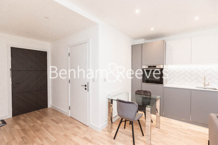 1 bedroom flat to rent in Greenleaf Walk, Southall, UB1-image 24