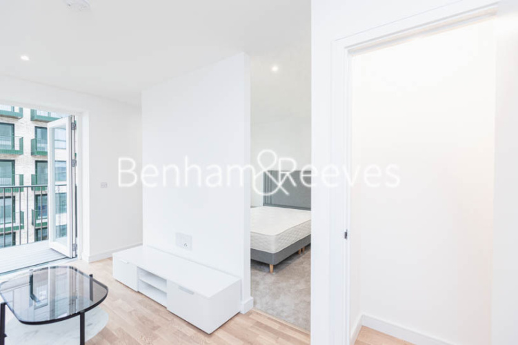 1 bedroom flat to rent in Greenleaf Walk, Southall, UB1-image 25