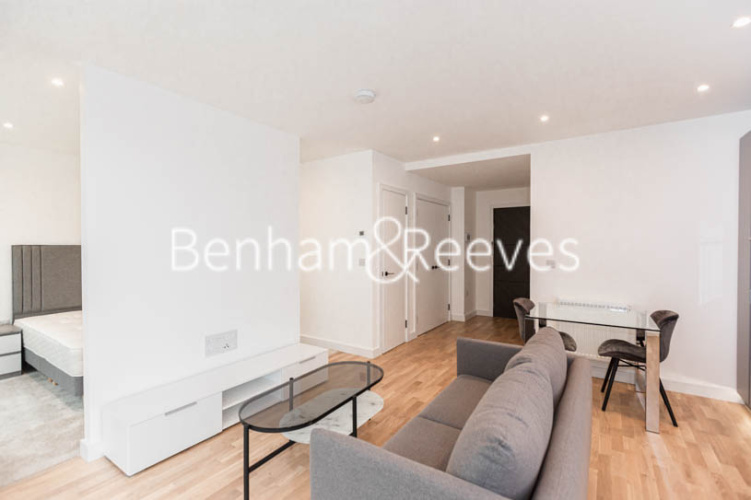 1 bedroom flat to rent in Greenleaf Walk, Southall, UB1-image 26