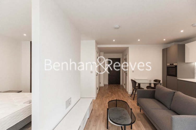 1 bedroom flat to rent in Greenleaf Walk, Southall, UB1-image 27