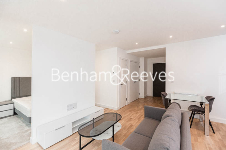 1 bedroom flat to rent in Greenleaf Walk, Southall, UB1-image 29