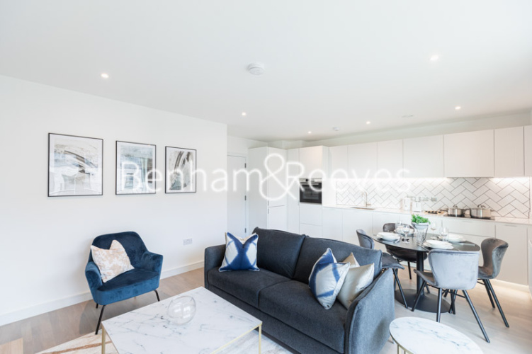 1 bedroom flat to rent in Cedrus Avenue, Southall, UB1-image 1