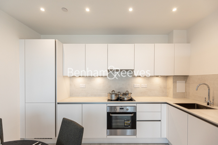 2 bedrooms flat to rent in Carnation Gardens, Hayes, UB3-image 2